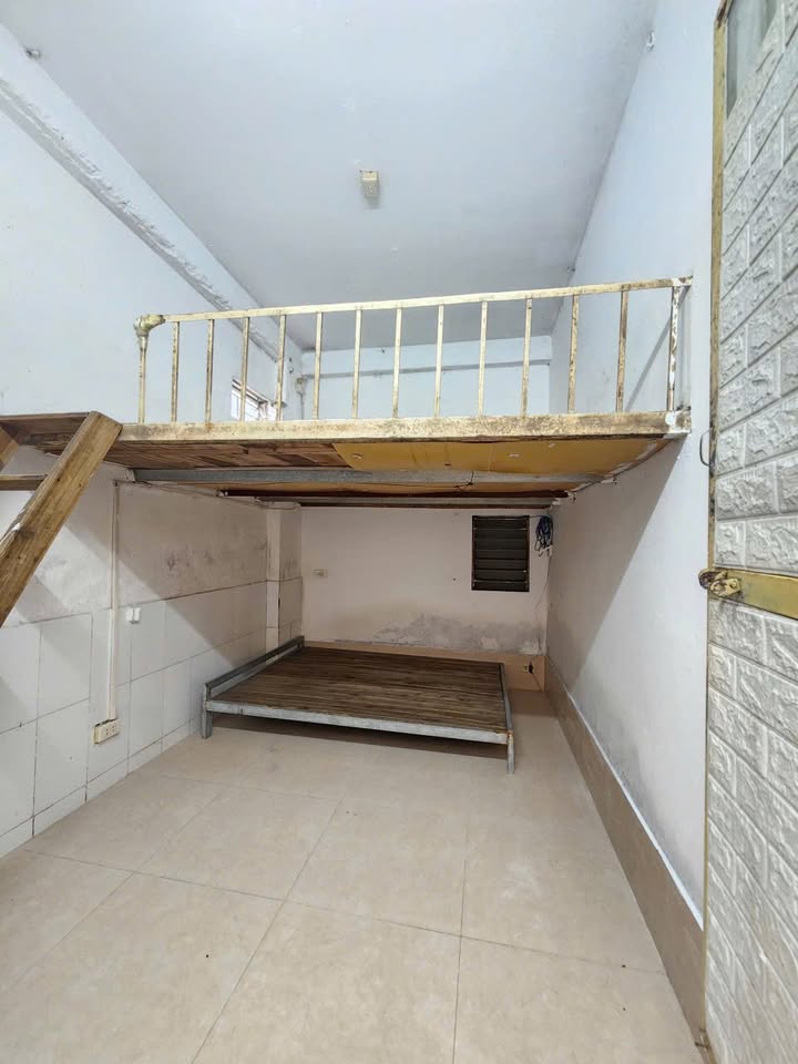 Phòng cho thuê Cầu Giấy 18m² giá chỉ 2.4 triệu - Không chung chủ, giờ giấc tự do!