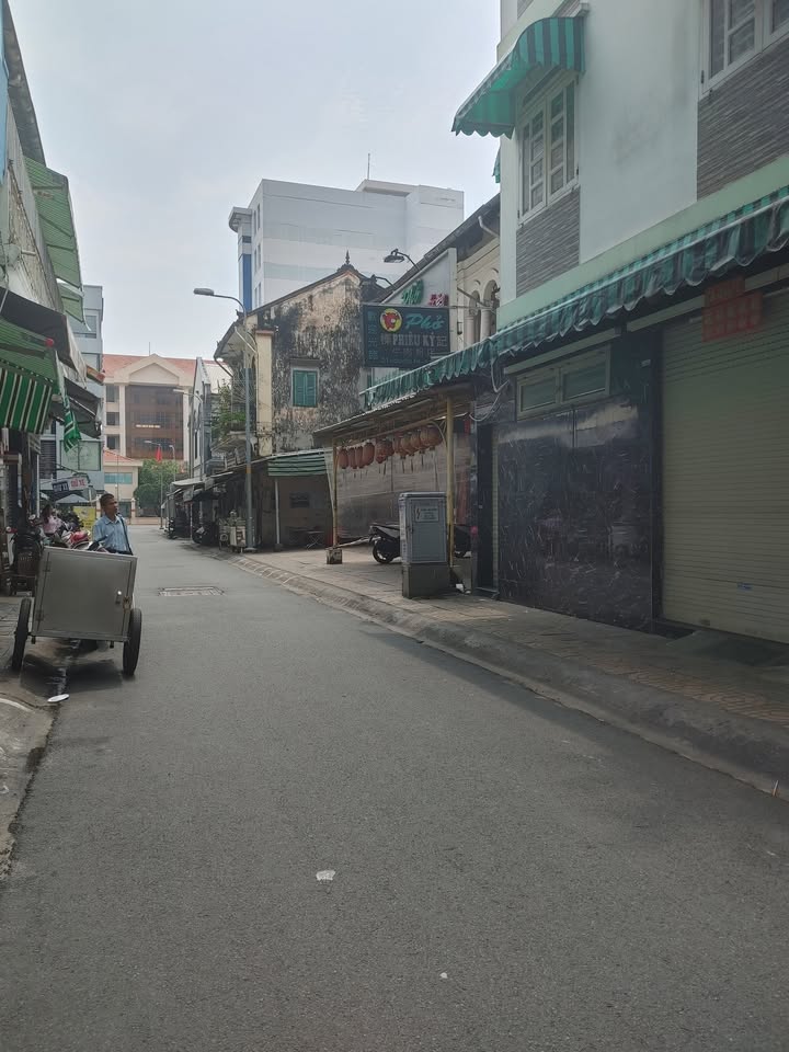 Shophouse mặt tiền Nguyễn Án, Q.5, 102m² giá 11 tỷ - Giảm ngay 500 triệu!