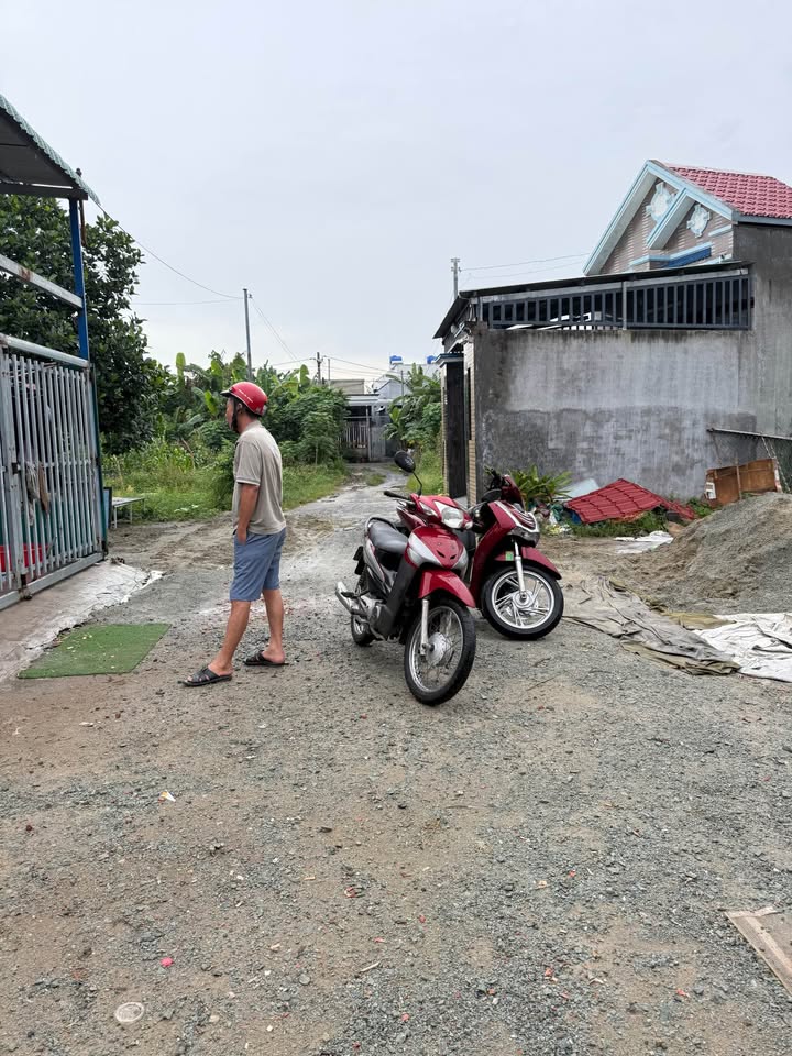 Đất nền phường Tân Đông Hiệp, Dĩ An 215m² giá 2.05 tỷ - Xây 2 căn nhà dễ dàng!