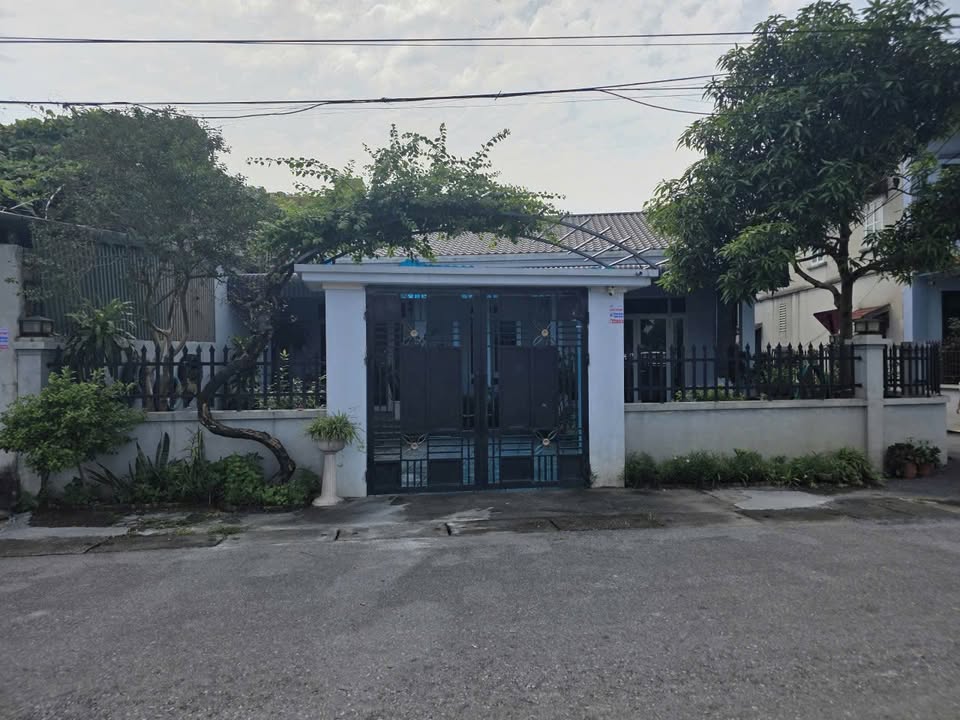 Nhà vườn Phù Vân 300m² giá 11 triệu - View sông thoáng mát!