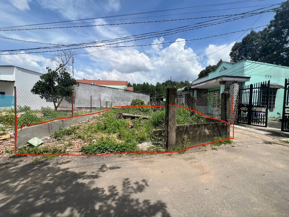 Đất nền lô góc 2 mặt tiền Long Phước 148m² giá 1.65 tỷ - Cơ hội đầu tư tuyệt vời!