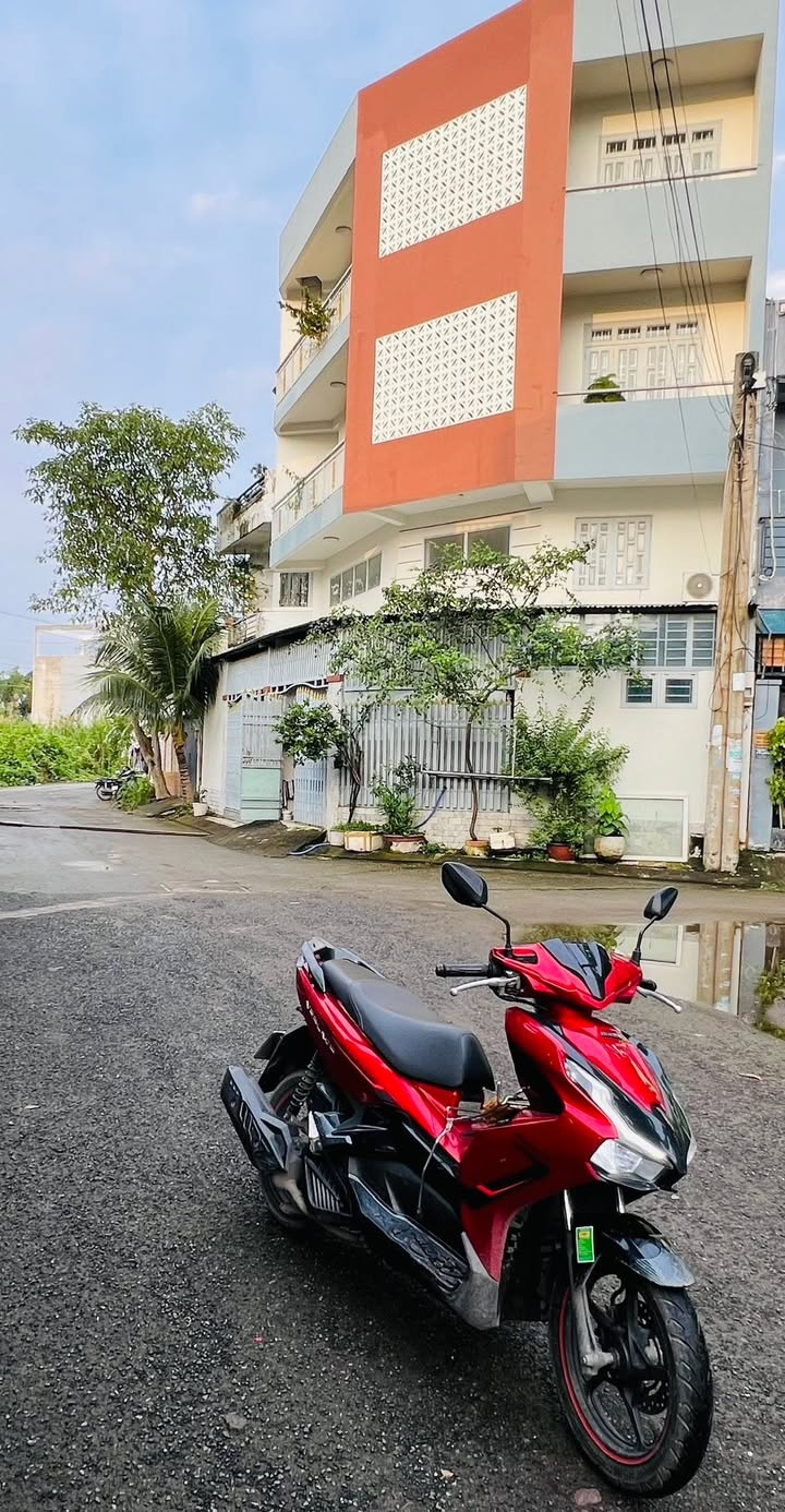 Nhà 4 tầng góc 2 mặt tiền đường Long Thuận 77m² giá 6,5 tỷ - Không gian sống lý tưởng!