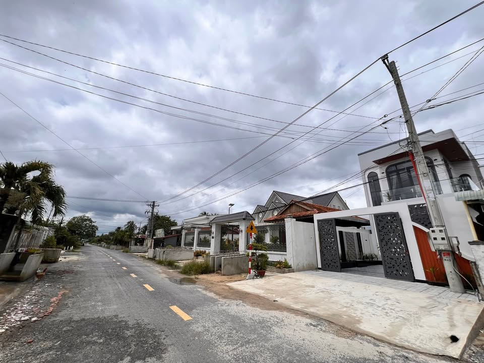 Nhà lầu hiện đại tại Ninh Thạnh, Tây Ninh 136m² giá 2.65 tỷ - Kinh doanh sầm uất!