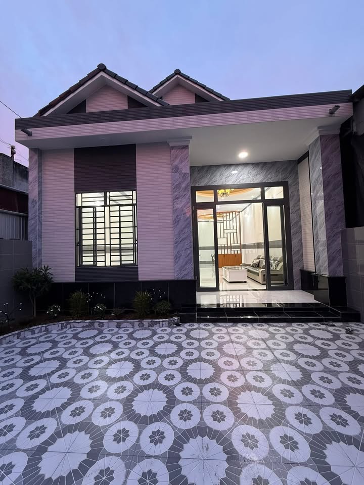 Nhà Mái Thái Hẻm 41 Trần Phú Hòa Thành 192m² giá 2.15 tỷ - Thiết kế hiện đại, gần chợ, trường học!