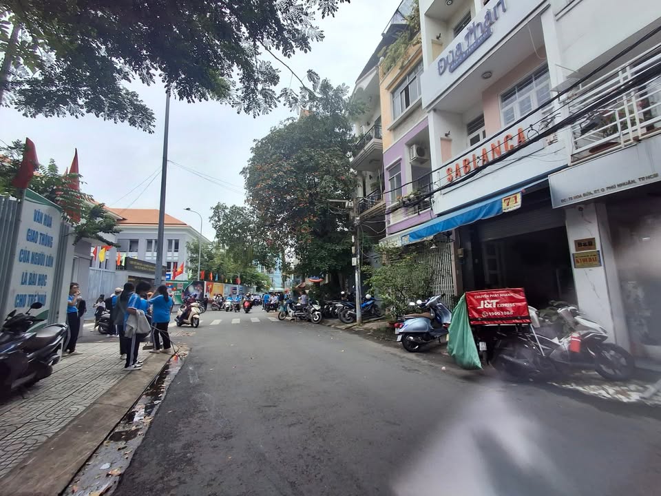 Cho thuê nhà khu đường Phan Xích Long, Phú Nhuận - Giá từ 25 triệu đến 100 triệu