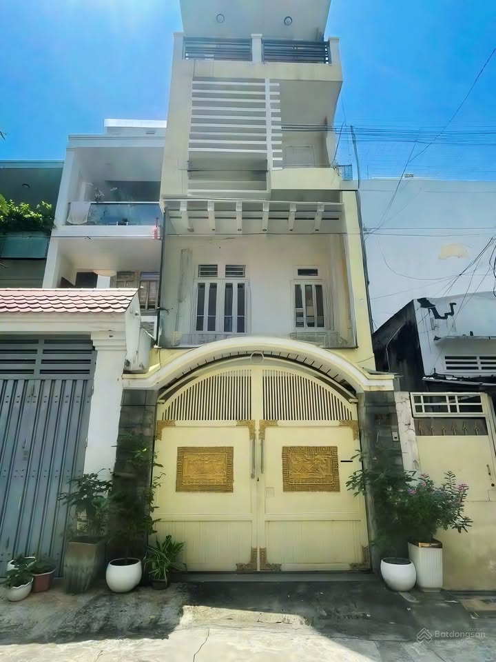 Nhà phố cho thuê Hẻm xe tải, đường Cộng Hoà, quận Tân Bình - 300m² giá chỉ 2X triệu