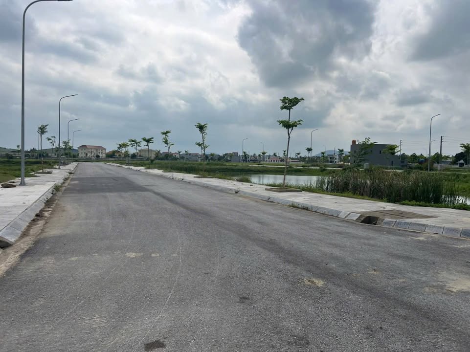 Đất nền Hậu Lộc 111m² giá thỏa thuận - Hướng Nam, gần công viên