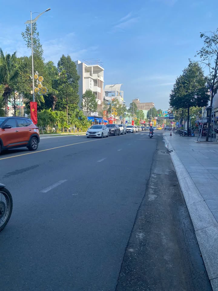 Nhà 1 lầu mặt tiền đường Hà Huy Giáp 108m² giá 7.2 tỷ - Đầu tư sinh lời tuyệt vời!