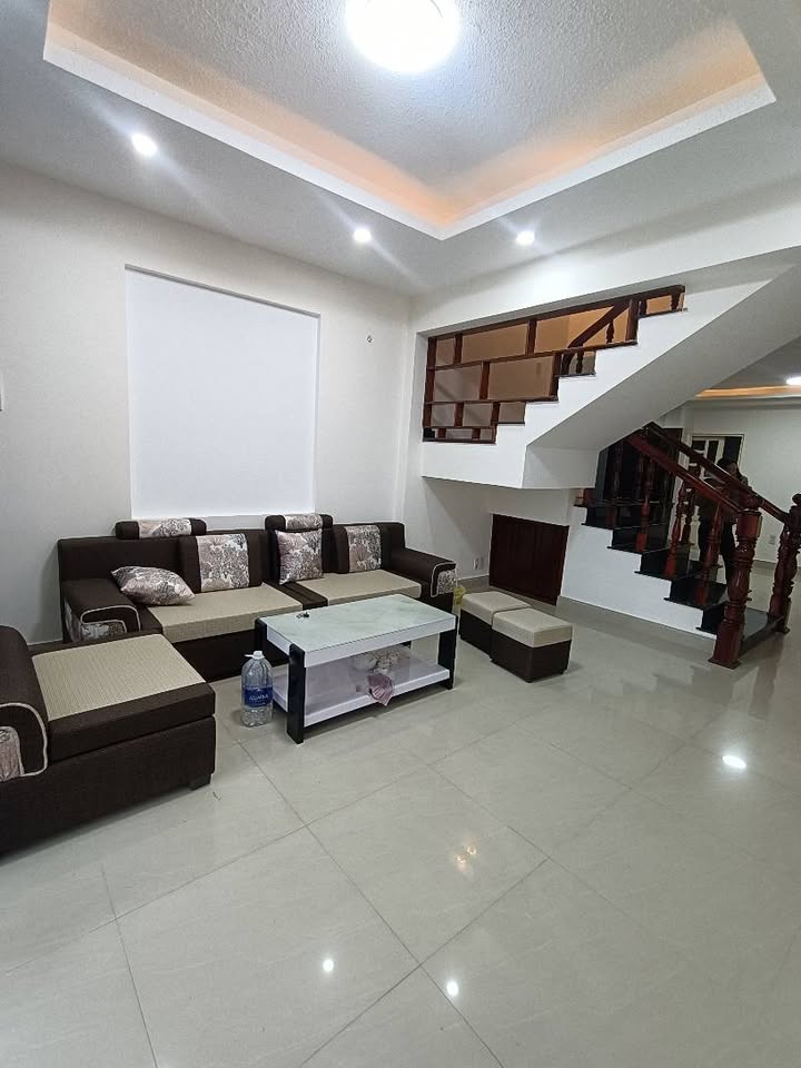 Nhà cho thuê đường Hùng Vương, phường 10 Đà Lạt 150m² giá 8.5 triệu - Không gian sống thoáng đãng!