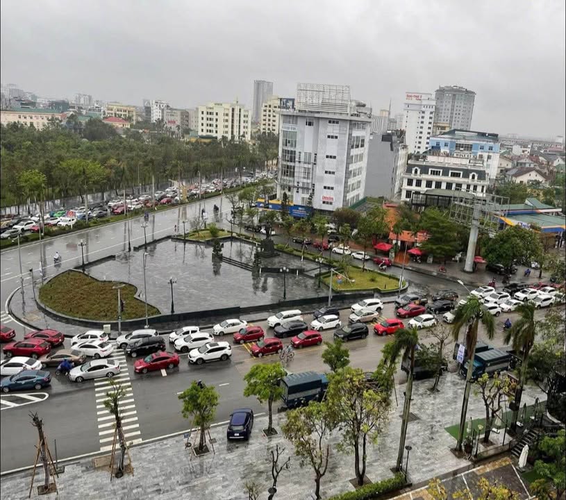 Cho thuê tòa nhà 7 tầng mặt đường Lê Nin, TP Vinh - Giá 120 triệu/tháng