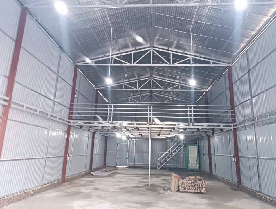 Cho thuê kho xưởng tại Ngọc Thụy, Long Biên 180m² - Vị trí đắc địa, phù hợp cho sản xuất!