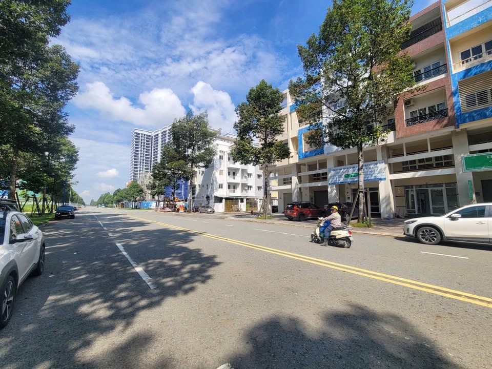 Shophouse Bùi Thị Xuân Dĩ An 110m² giá 9 tỷ - Đầu tư sinh lời ngay!