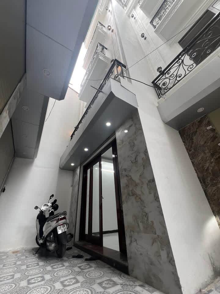 Nhà nguyên căn Phúc Lợi 5 tầng, 3 phòng ngủ giá 8.5 triệu - Thiết kế hiện đại, mới xây!