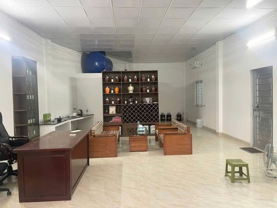 Nhà cấp 4 cho thuê khu Thượng Thanh 60m² giá 7 triệu - Vỉa hè rộng, ô tô tránh thoải mái!