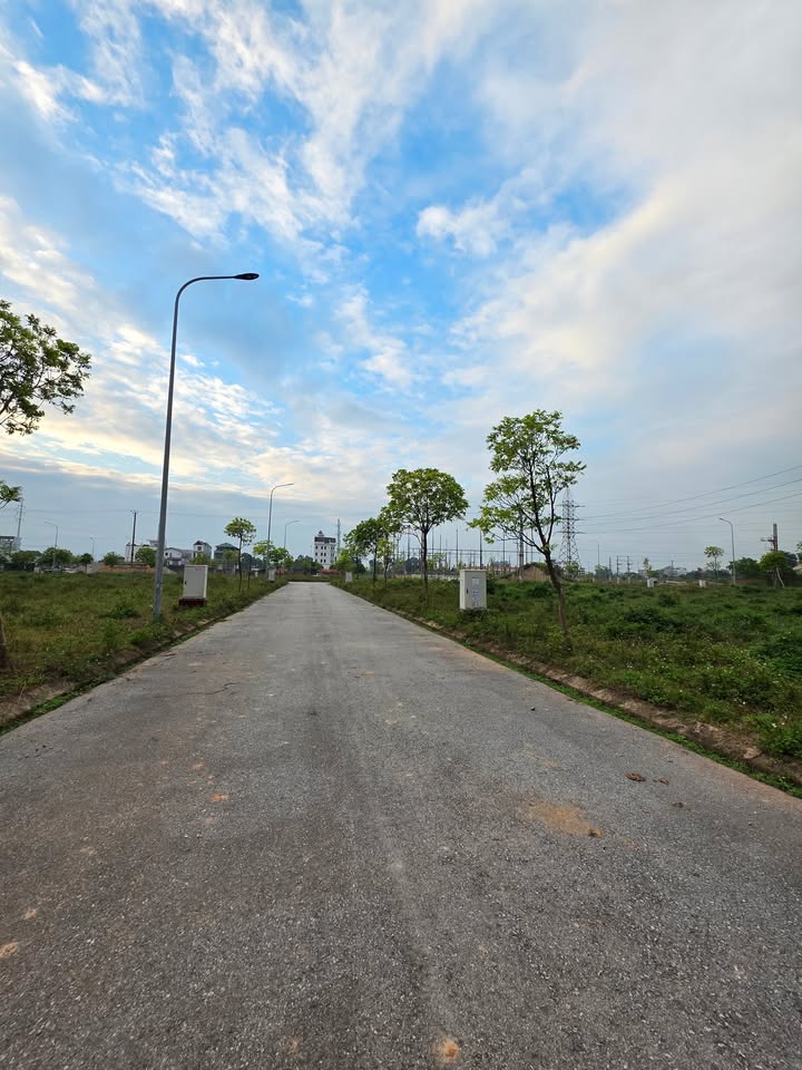 Bán lô đất 88m² tại dự án Đình Trám Sen Hồ, Việt Yên - Giá 2.7 tỷ, vị trí đắc địa!