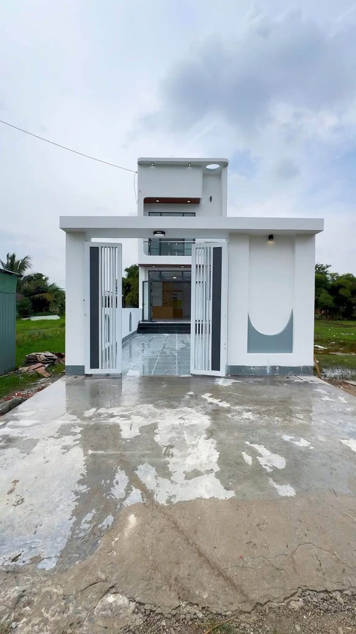 Nhà lầu mới hoàn thiện tại Đức Hoà Đông 192m² giá 2.75 tỷ - Tiện nghi đầy đủ!