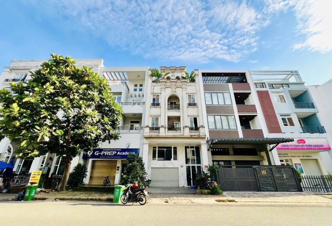 Nhà mặt tiền Phú Mỹ Hưng 126m² giá 57.6 triệu - Phù hợp kinh doanh đa ngành nghề!