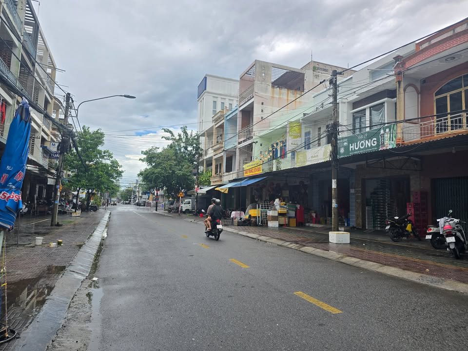 Nhà mặt tiền Lý Thường Kiệt, Trà Vinh 136m² giá 5.5 tỷ - Kinh doanh tốt ngay trung tâm!