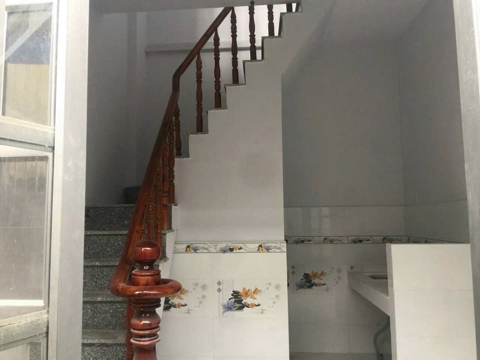 Nhà nguyên căn cho thuê tại Hiệp Thành, quận 12, diện tích 13m², giá 2.7 triệu/tháng - Ban công thoáng mát!