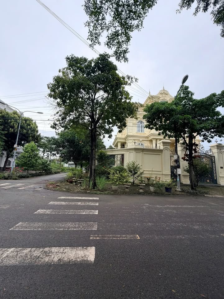 Đất biệt thự 450m² khu Thời Báo Kinh Tế, Phú Hữu, Quận 9 chỉ 19 tỷ - Cơ hội đầu tư tuyệt vời!