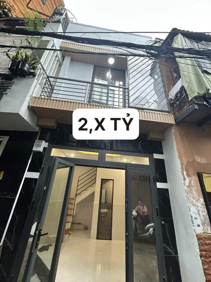 Nhà 2 tầng hẻm Lạc Long Quân 13m² giá 2 tỷ - Pháp lý rõ ràng, chính chủ!