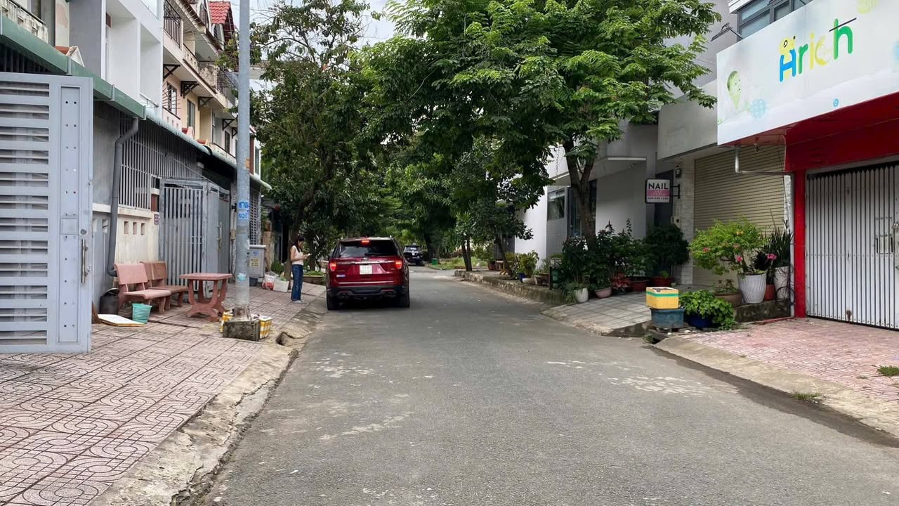 Nhà phố Phước Long B, Quận 9 - 90m² giá 12 tỷ - Nội thất đẹp, sẵn sàng vào ở!