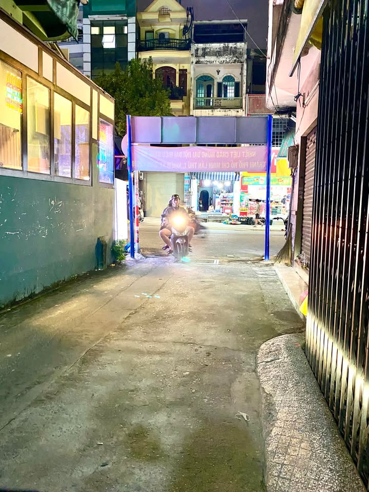 FrontHouse Đinh Tiên Hoàng 48m² giá 6 tỷ - Hai mặt tiền đắc địa ngay Cầu Bông!