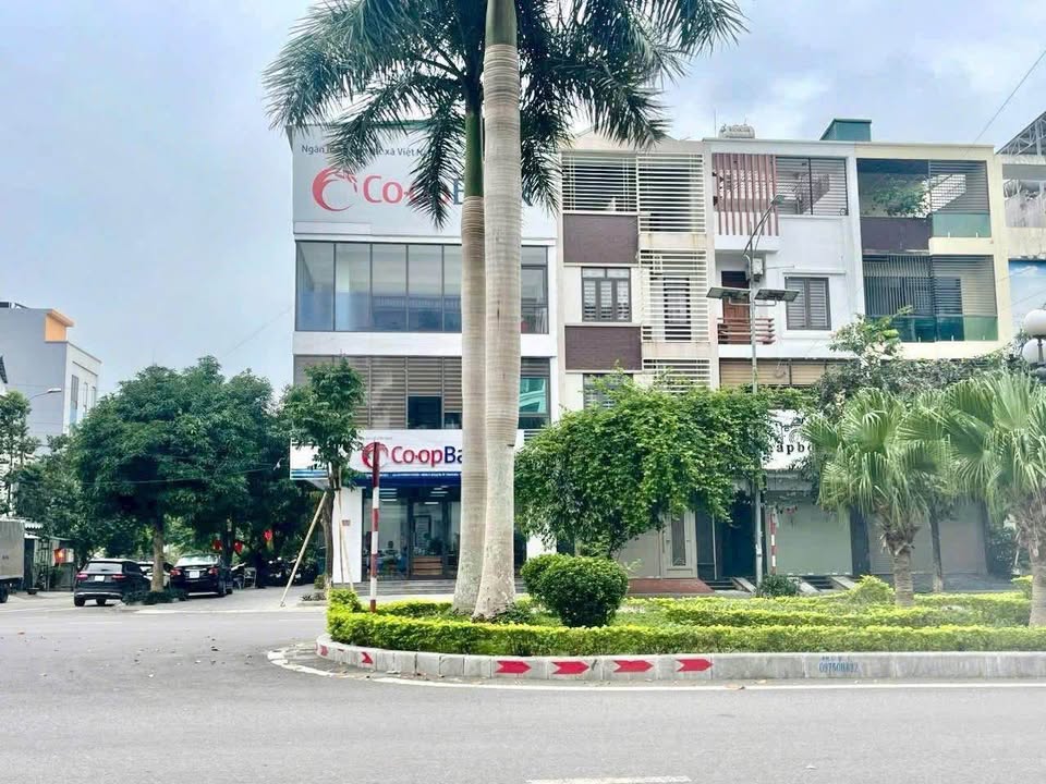 Nhà mặt phố Lạc Long Quân 87,5m² giá thỏa thuận - Đầu tư sinh lời ổn định!