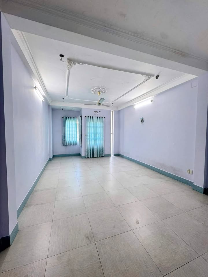 Nhà mặt tiền Bình Phú 1, Quận 6, 90m² giá 20 triệu - Phù hợp làm văn phòng và ở gia đình!