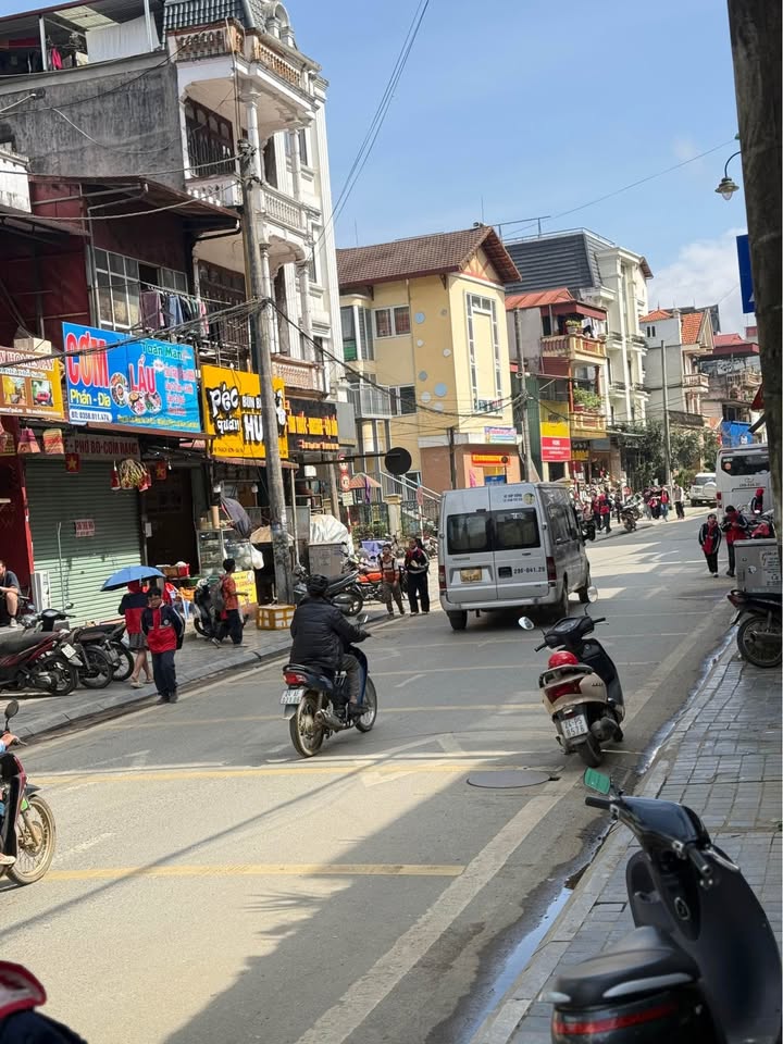 Nhà 3 tầng 1 tum tại trung tâm Sa Pa 85m² giá 12.5 tỷ - Mặt tiền kinh doanh đắc địa!