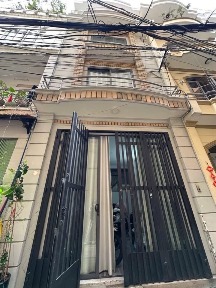 Nhà cho thuê đường Đào Duy Anh, quận Phú Nhuận - Diện tích rộng rãi, dọn vào ở ngay!