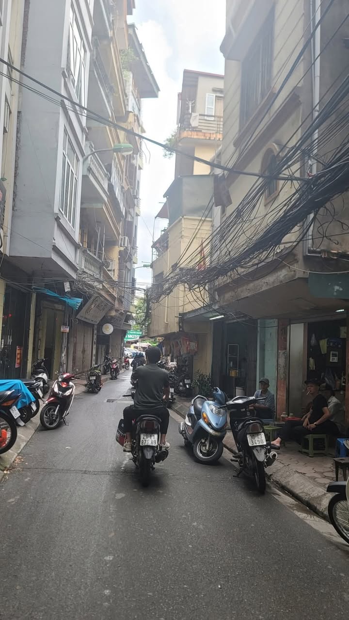 Nhà nhỏ 6 tầng phố Khâm Thiên Đống Đa giá 3.xx tỷ - Tiện ích đầy đủ, sẵn sàng vào ở!