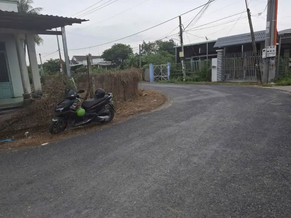 Nhà mặt tiền nhựa góc 2 mặt tiền Tân Lộc, Trảng Bàng, 297m² giá 2.05 tỷ - Vị trí đắc địa cho kinh doanh!