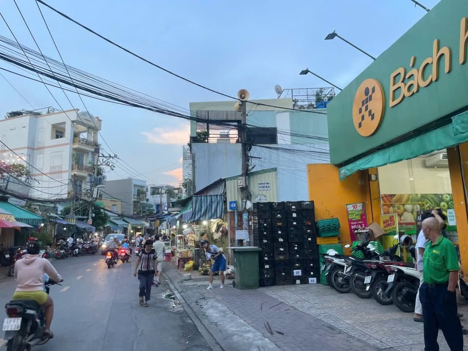Mặt tiền đường 339, Quận 9, 88m² giá 12.9 tỷ - Kinh doanh sầm uất!