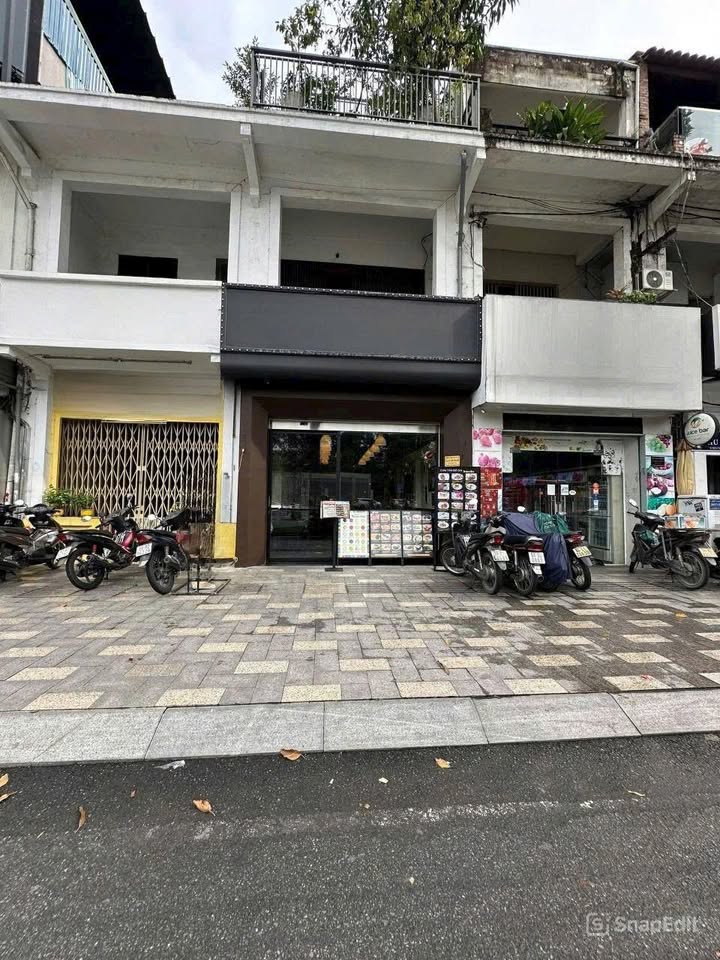 Nhà mặt tiền Trần Hưng Đạo, Quận 1, 77m² - Vị trí kinh doanh đắc địa!