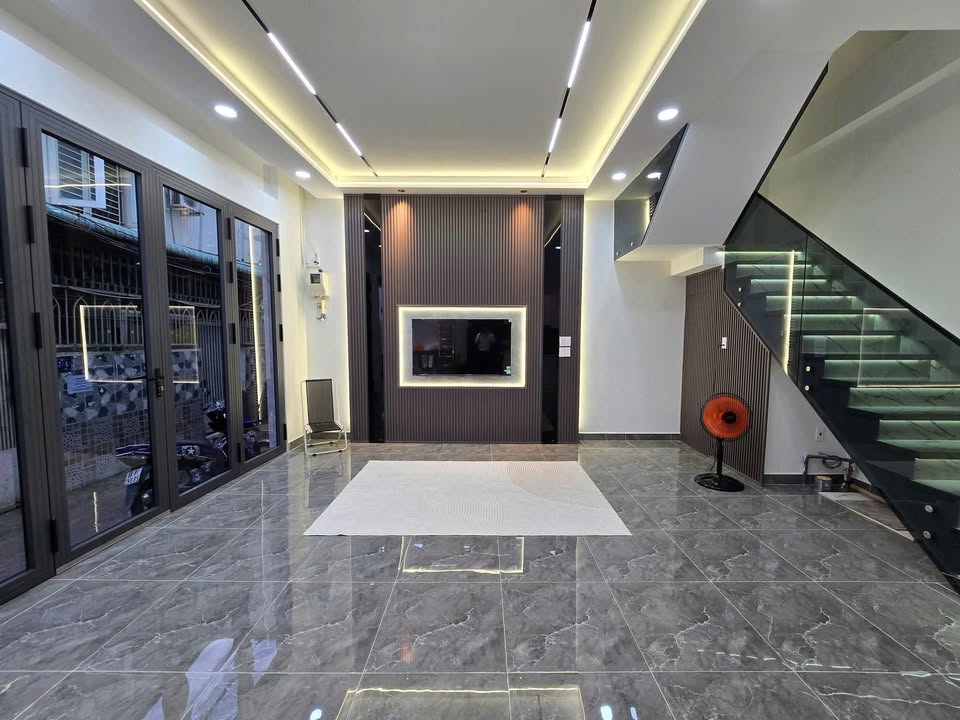 Nhà phố mới đường Lâm Văn Bền, quận 7, diện tích 43m² - Sẵn sàng ở ngay!