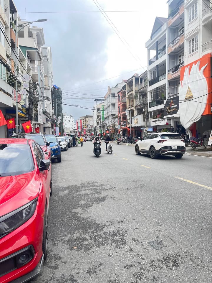 Bán đất tặng nhà mặt tiền Phan Đình Phùng Đà Lạt 66m² giá 14.3 tỷ - Cơ hội kinh doanh tuyệt vời!