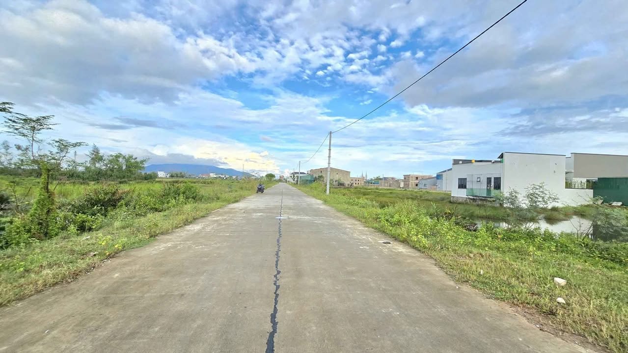 Đất nền Trần Phú, Hà Tĩnh 100m² giá 1.1 tỷ - Đường rộng 10m, gần trường học!