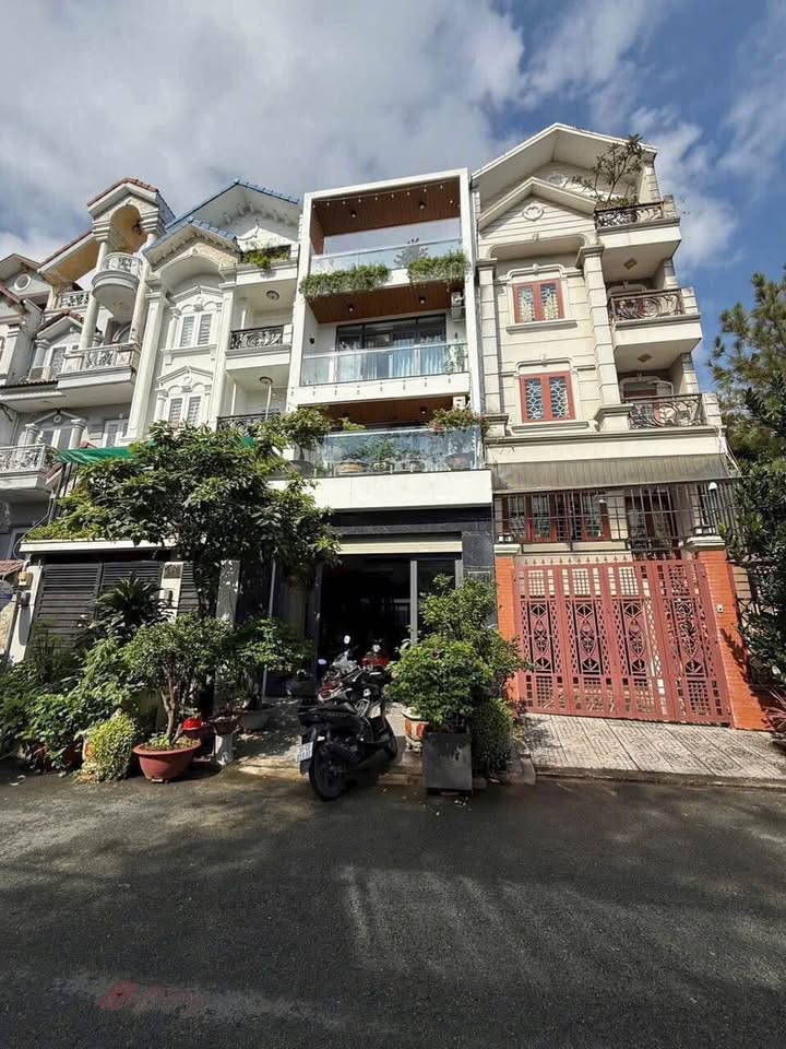 Nhà mặt tiền đường KDC Tân Thuận Nam, quận 7, 95m² giá 17 tỷ - Vị trí đắc địa, không thể bỏ lỡ!