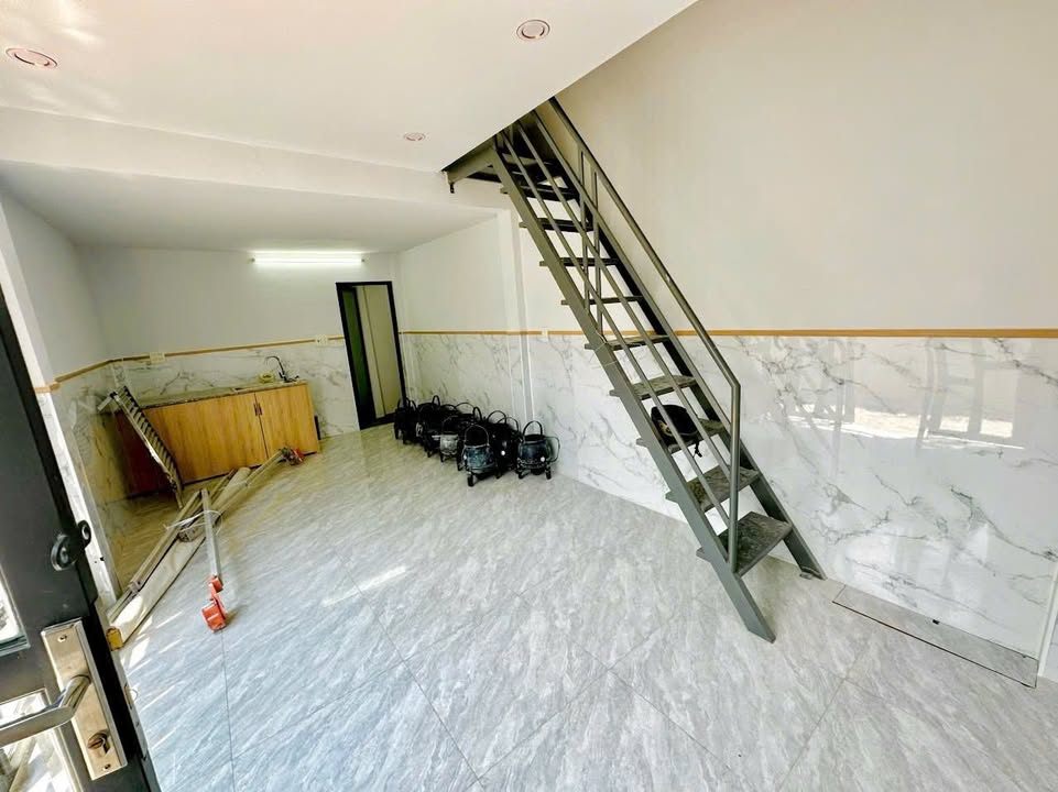 Căn mặt tiền hẻm 311 Nguyễn Văn Cừ 1 trệt 1 lầu chỉ 3.6 triệu - Phù hợp cho kinh doanh online!