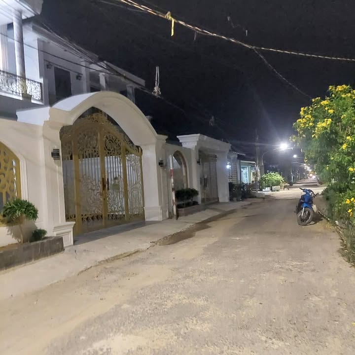 Nhà lầu góc 2 mặt tiền tại phường Tân Ninh, Tây Ninh - Giá 3.65 tỷ - Dọn vào ở ngay!