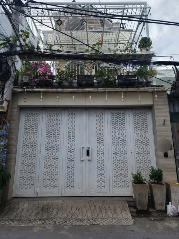 Nhà 3 tầng hẻm xe hơi Hiệp Bình Chánh 102m² giá 9.7 tỷ - Sẵn sàng vào ở!