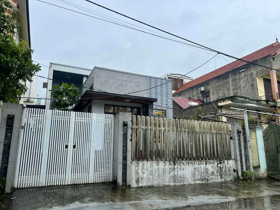 Nhà tầng lửng 207m² Trương Pháp, Đồng Hới - Sổ đỏ chính chủ, giá chỉ 5 tỷ!