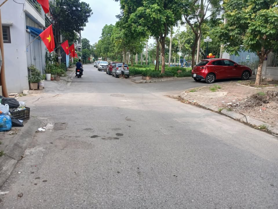 Biệt thự mini 3 tầng Thạch Bàn 68m² - Vị trí sầm uất, giá thỏa thuận!