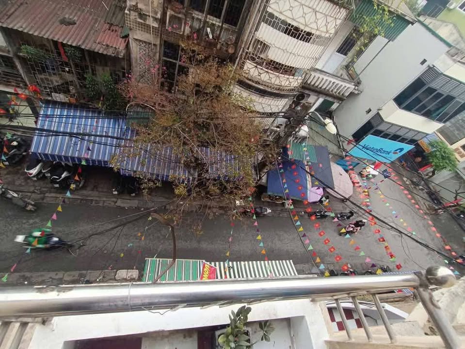 Cho thuê phòng Mặt Phố 34 Phan Phù Tiên, Cát Linh, Đống Đa - Giá chỉ 3 triệu/tháng!