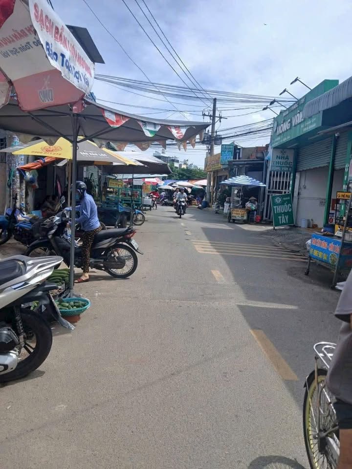 FrontHouse mặt tiền ĐT 3-4 Hóc Môn 130m² giá 7.5 tỷ - Thích hợp buôn bán mọi ngành nghề