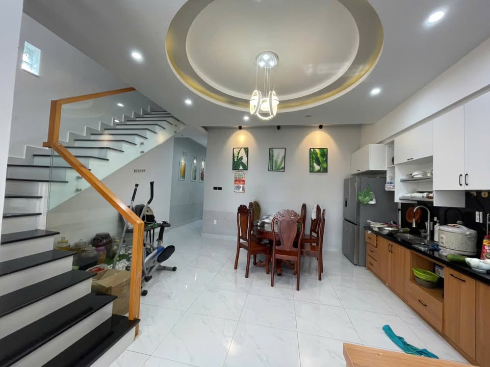 Nhà hẻm Nguyễn Văn Cừ, Lộc Phát, Bảo Lộc 160m² giá 3.7 tỷ - Nội thất đầy đủ!