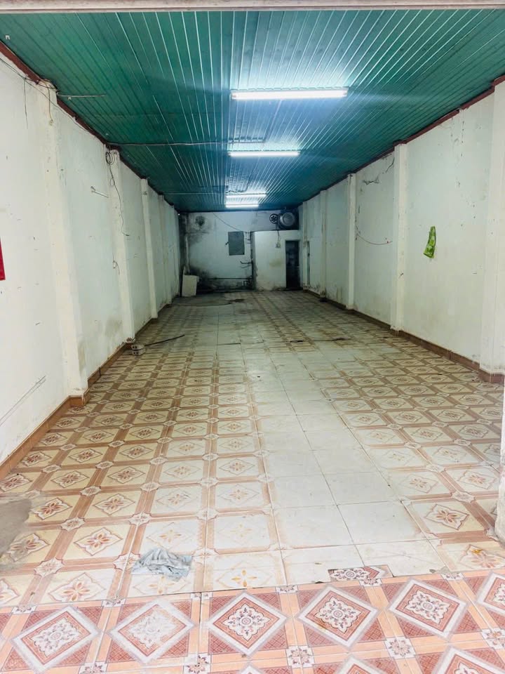 Nhà ống cho thuê tại đường Lý Nhật Quang, Vinh, 90m² - Phù hợp kinh doanh, giá 5 triệu/tháng!