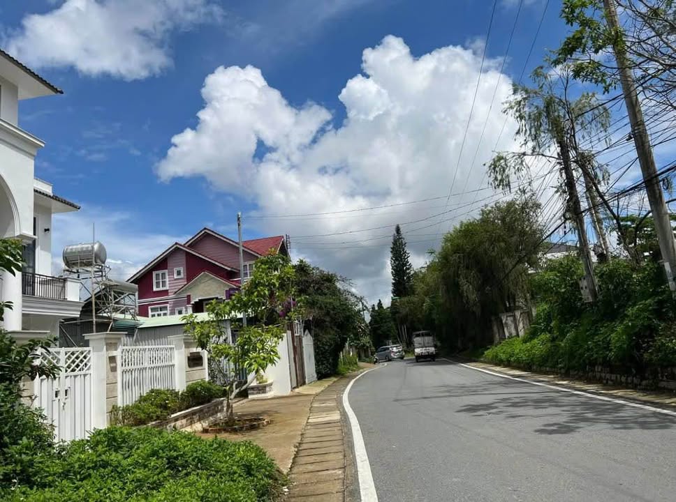 Bán đất 2 mặt tiền đường Yersin, Đà Lạt 524m² giá 41 tỷ - Vị trí trung tâm lý tưởng!