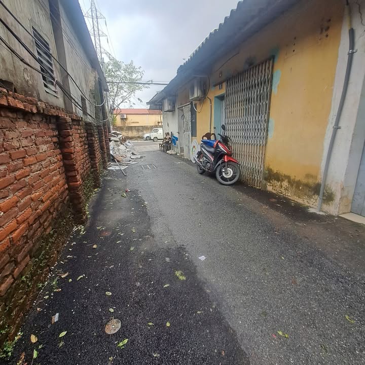 Đất An Dương Vương Tây Hồ 30m² - Chính chủ bán đất tặng kèm nhà cấp 4!